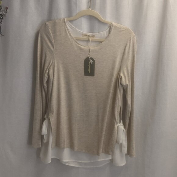 pebble and stone Tops - NWT Anthropologie's Pebble and Stone Size Small Tan and White Top